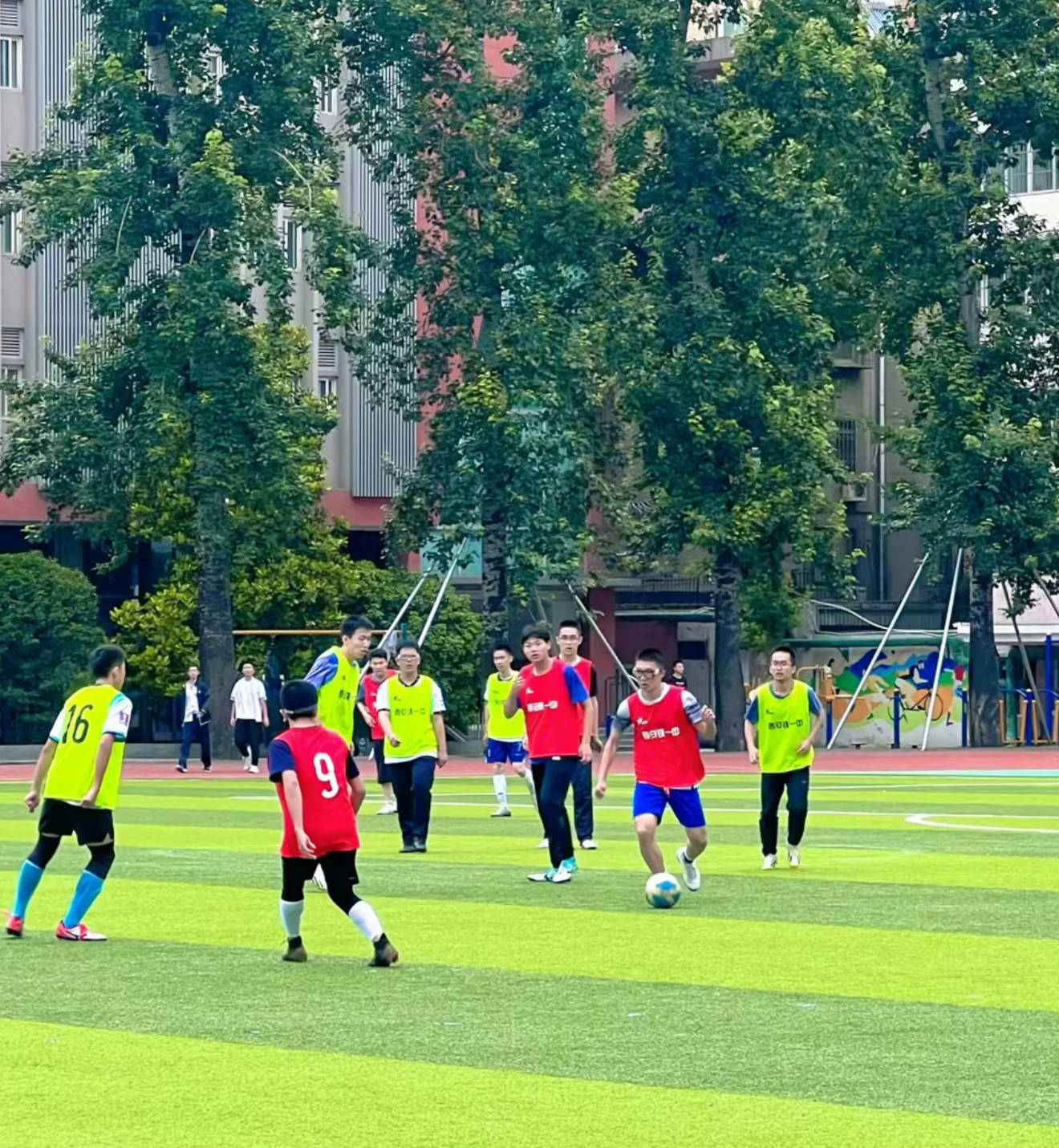 追光 | 請(qǐng)國手帶訓(xùn)練，選社團(tuán)挑花眼……中學(xué)體育發(fā)展有妙招