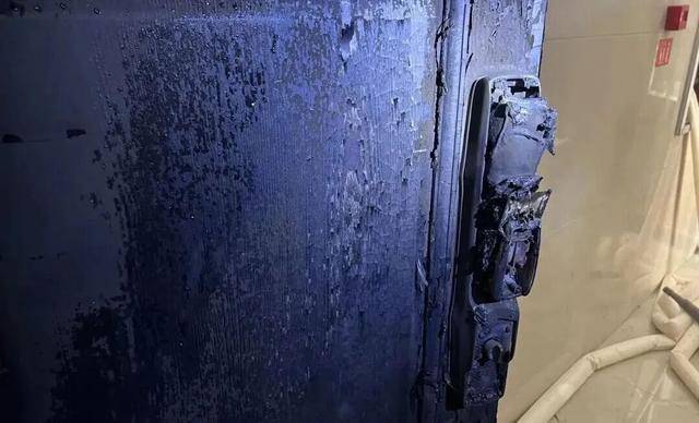 深夜，家中突發(fā)大火！“元兇”竟是窗簾？